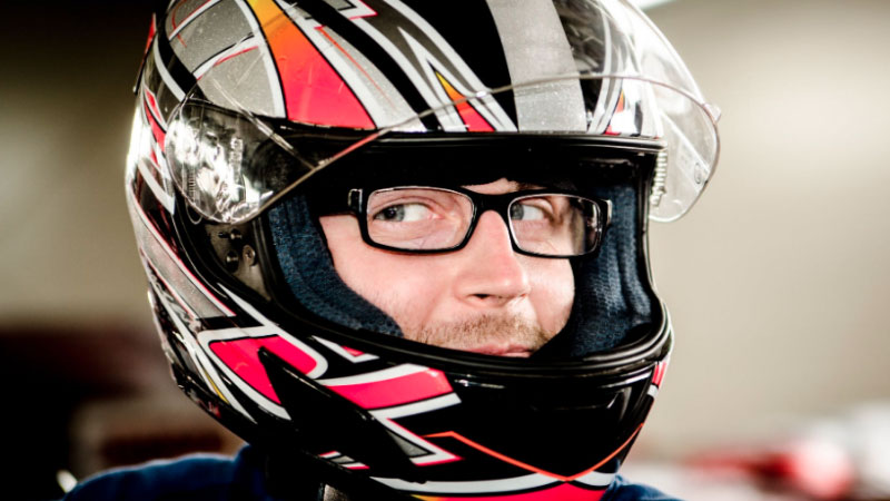 摩托车头盔如何配眼镜